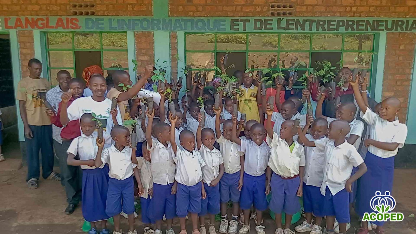 Promotion de l’apiculture : ACOPED Asbl mobilise les écoles de Cibinda et d’Ikambi pour la protection de l’environnement.