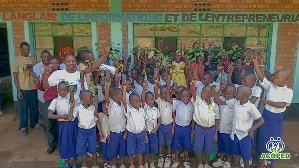 Promotion de l’apiculture : ACOPED Asbl mobilise les écoles de Cibinda et d’Ikambi pour la protection de l’environnement.